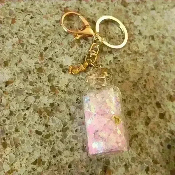 NWOT Keychain lucky bottle or bag charm - Picture 2 of 7